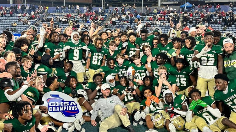 Ware County beats Warner Robins 38-13 to win first ever Georgia state title