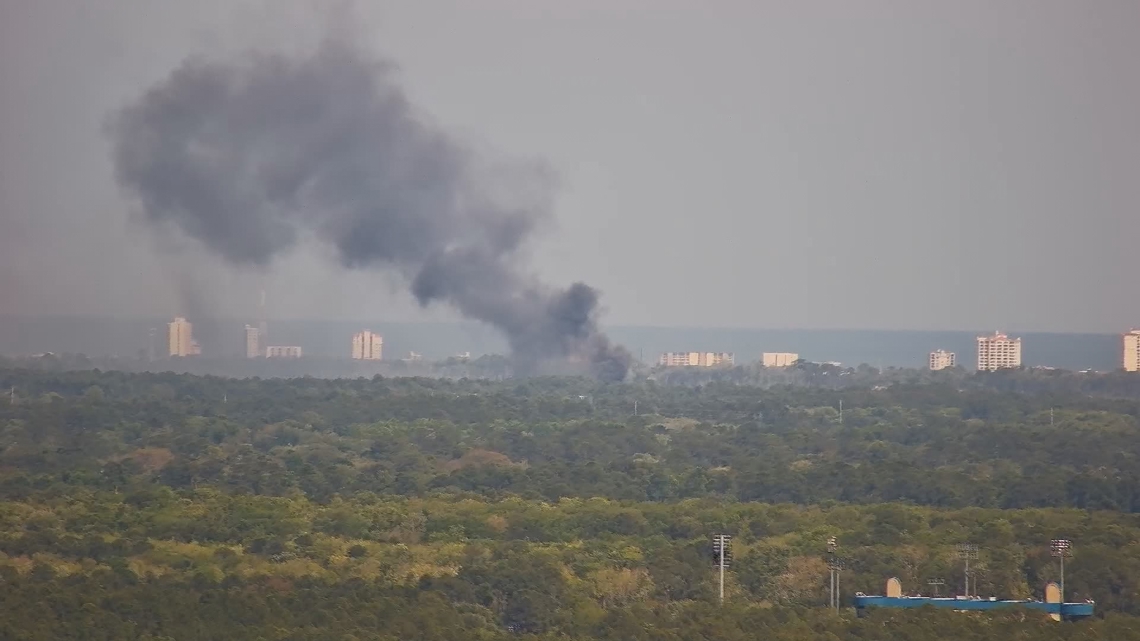 Car fire spreads to Jacksonville home, plumes seen for miles ...