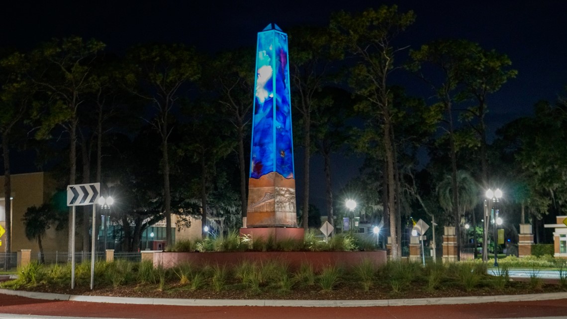 What is the statue at the roundabout at Jacksonville University? - Vimarsana News