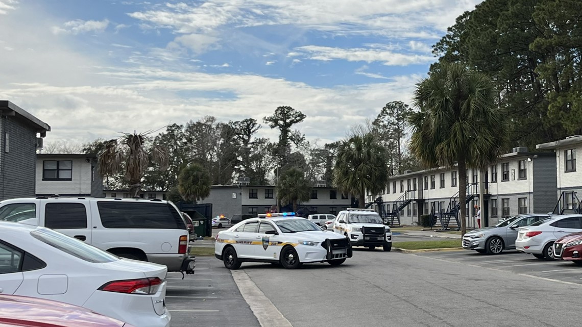 1 hurt after shooting at Vista Landing Apartment in Jacksonville