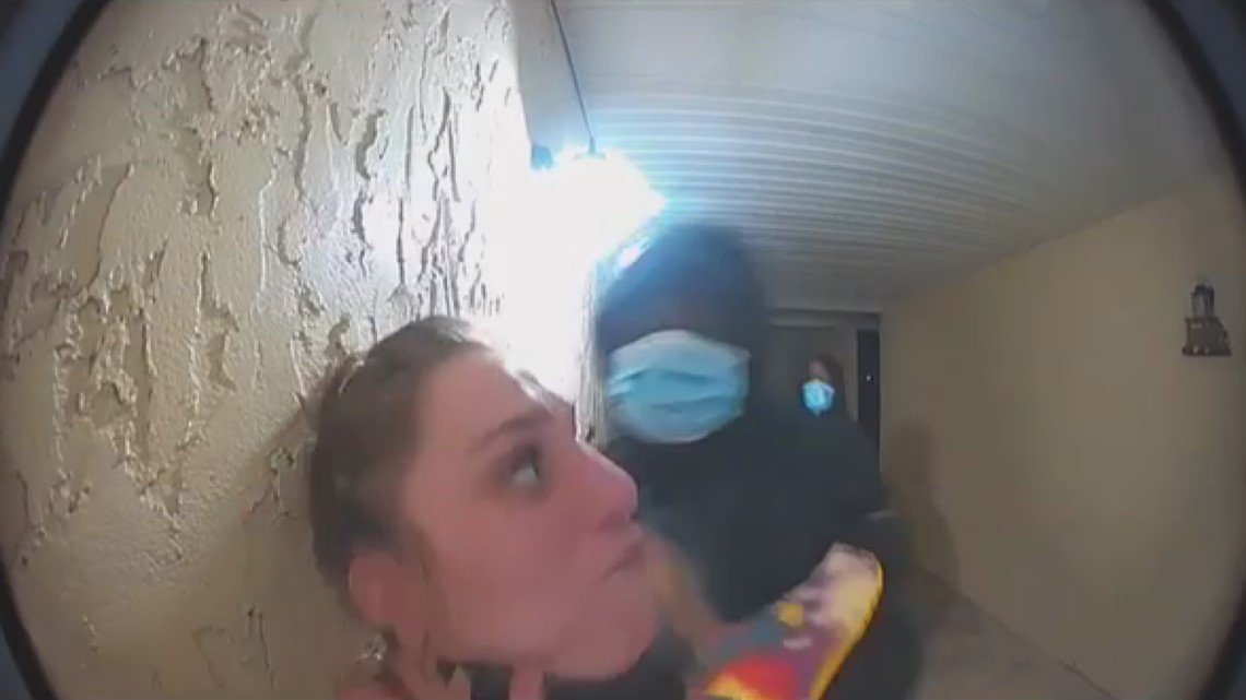 Men hold woman at gunpoint outside south Jacksonville condo - Vimarsana News