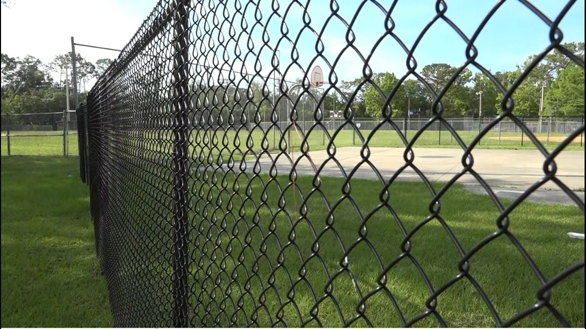 Why do residents say a Florida playground is locked and empty? - Vimarsana News