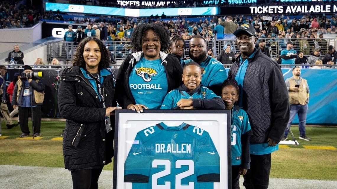 Jags Honor 904ward Ceo With Award 