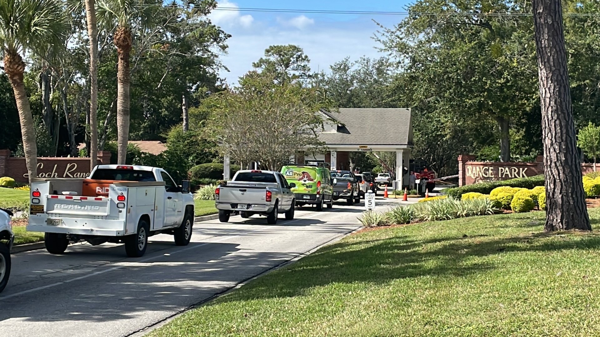 Orange Park schools on lockdown, police search for carjacking man ...