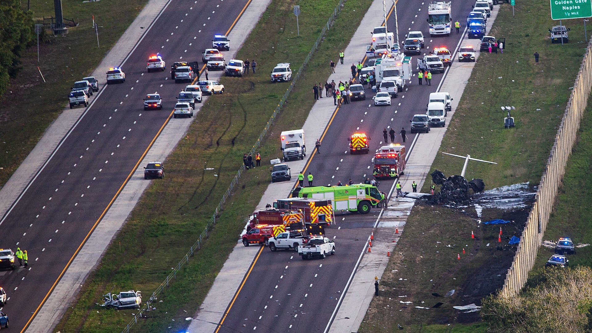 Small jet crashes onto I-75 in southwest Florida, kills 2 people ...