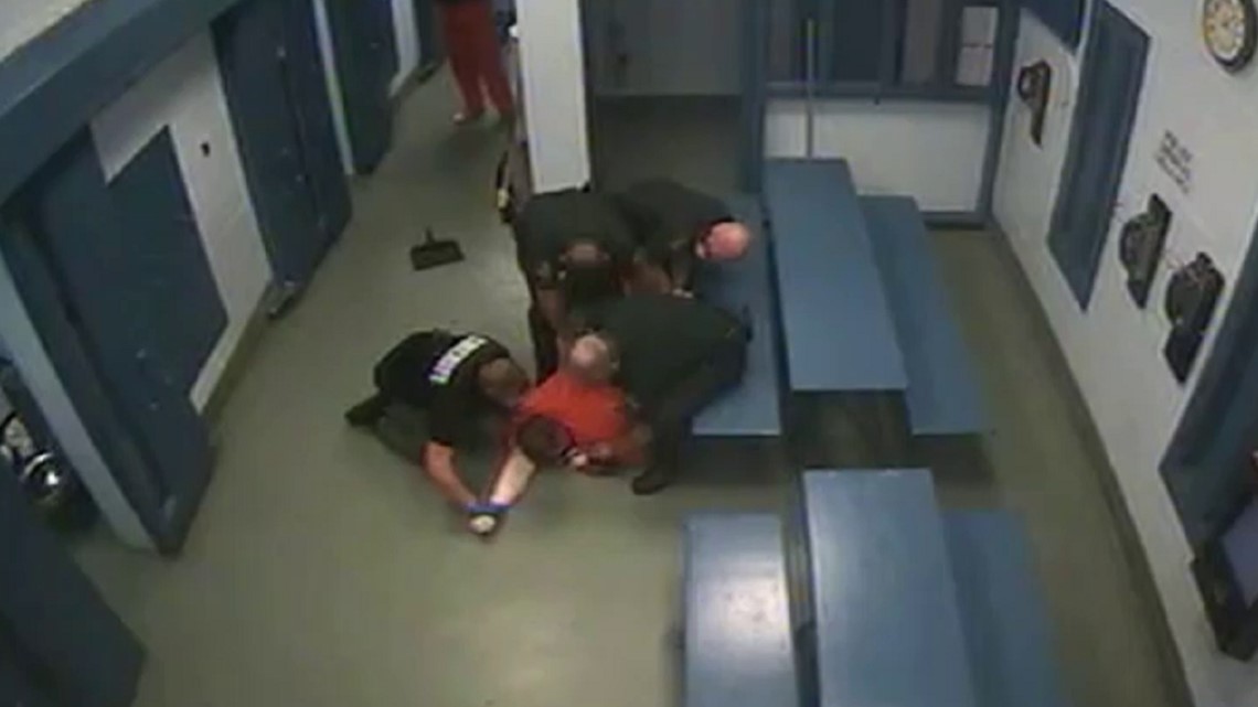 Excessive force in Florida: Officers don't always lose their jobs - Vimarsana News