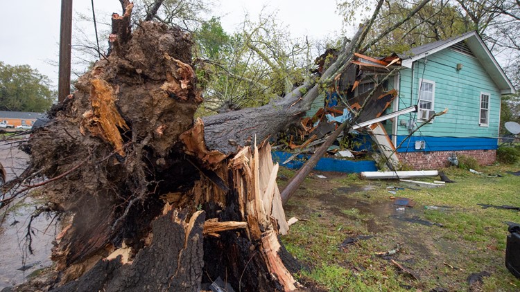 At least 2 people killed in Florida Panhandle after tornado touches down
