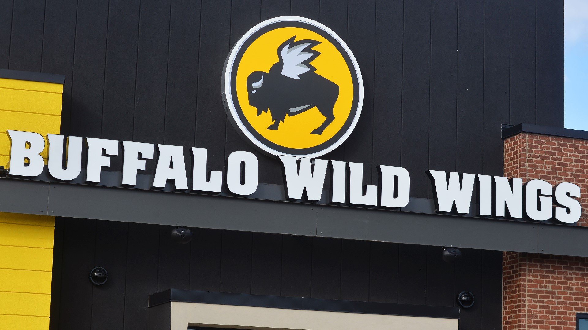 Buffalo Wild Wings adding 3 new Jacksonville restaurants, but don't