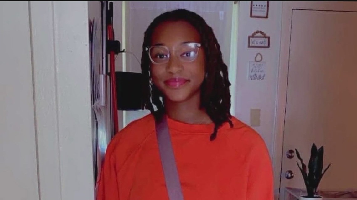 Shaquille O'Neal offers to pay funeral costs for 12-year-old girl who died after fight at bus stop in Georgia