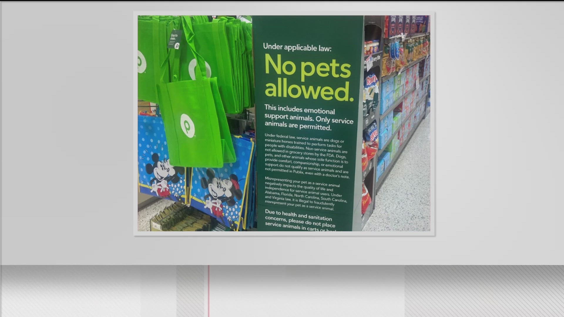 New signs placed at the entrance of all Publix locations are cracking down on customers bringing in pets while they shop.