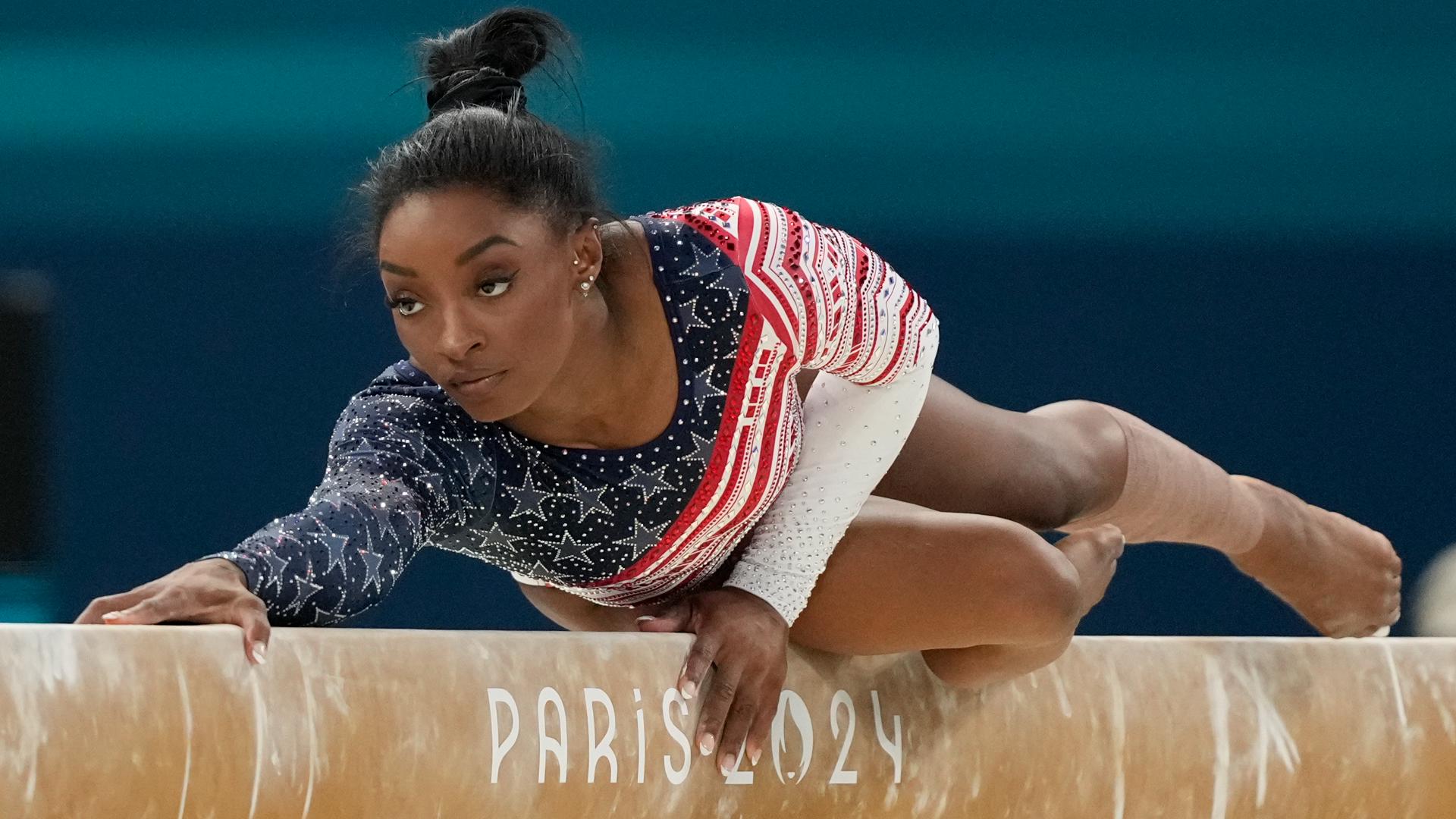 How many medals does Simone Biles have?